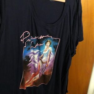 Excellent used condition Torrid princess Leia size 5 T-shirt